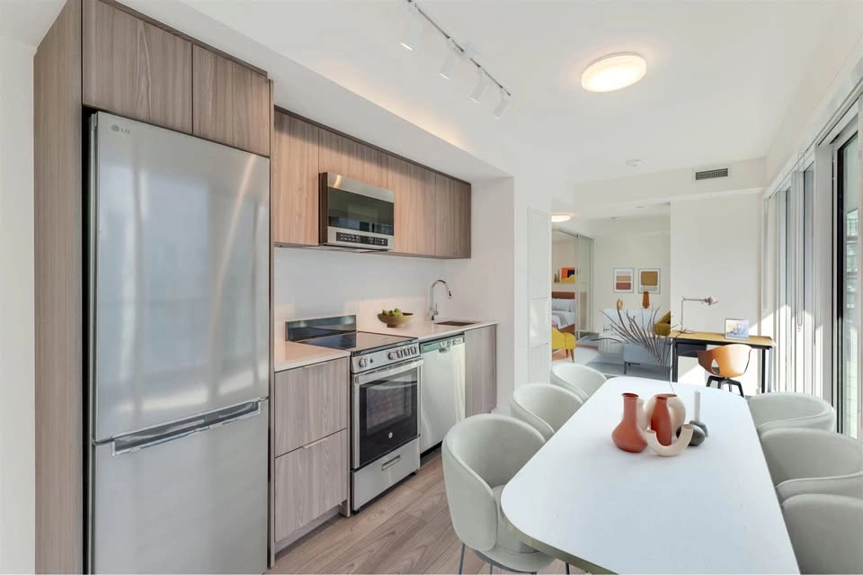 Private Room for Rent – Midtown Toronto (Female Preferred) - photo 5