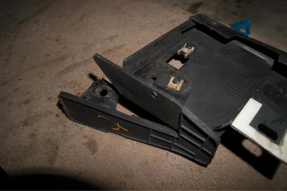 2021 Ford Mustang Passenger Side Rocker Moulding - photo 3