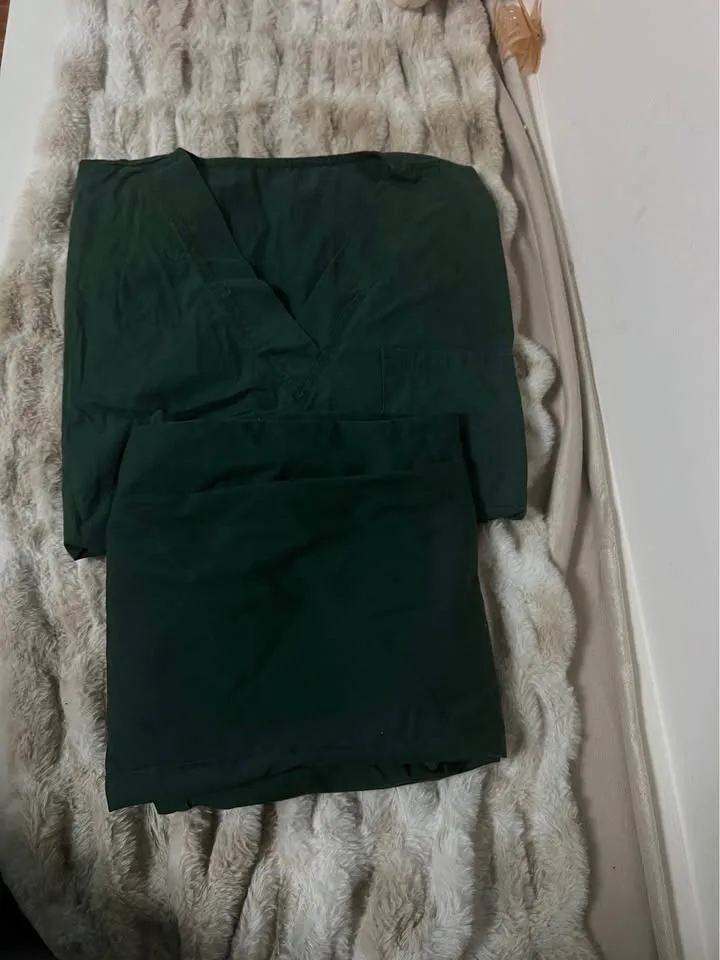Green scrubs image indicator(3)