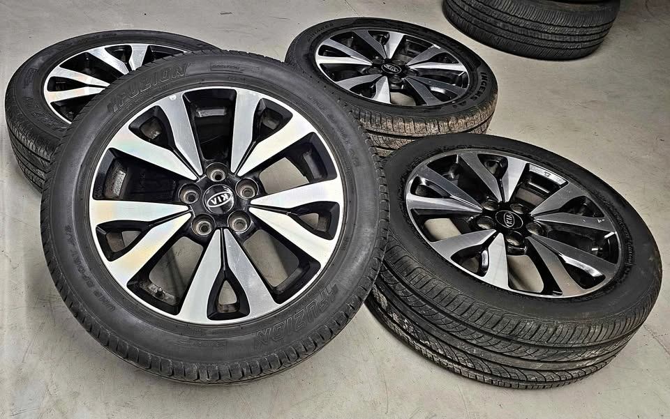 Kia Rondo oem rims with All Season Tires 225/50R17