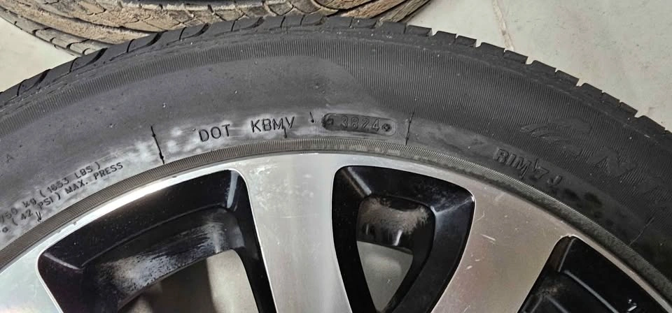 Kia Rondo oem rims with All Season Tires 225/50R17 - photo 2