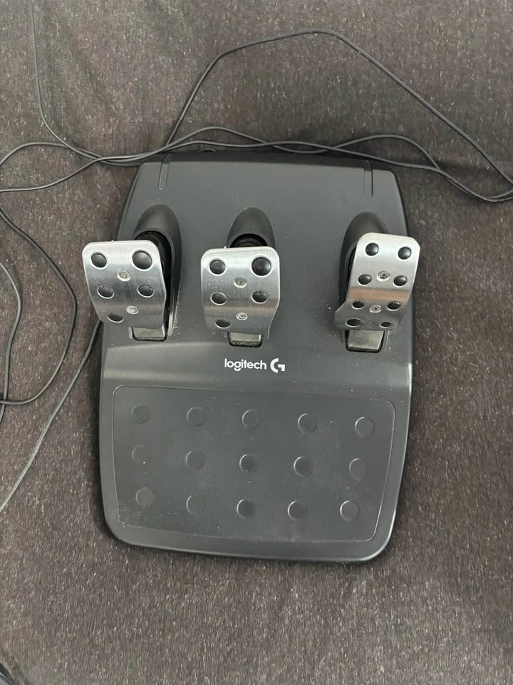 LOGITECH G920 + THRUSTMASTER TH8S - photo 3