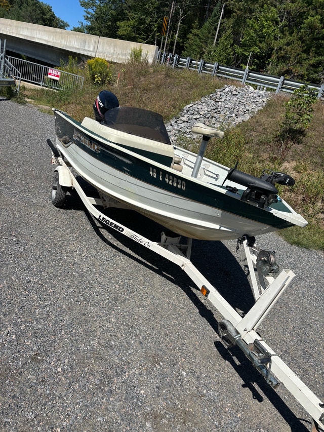 2005 Legend Boat