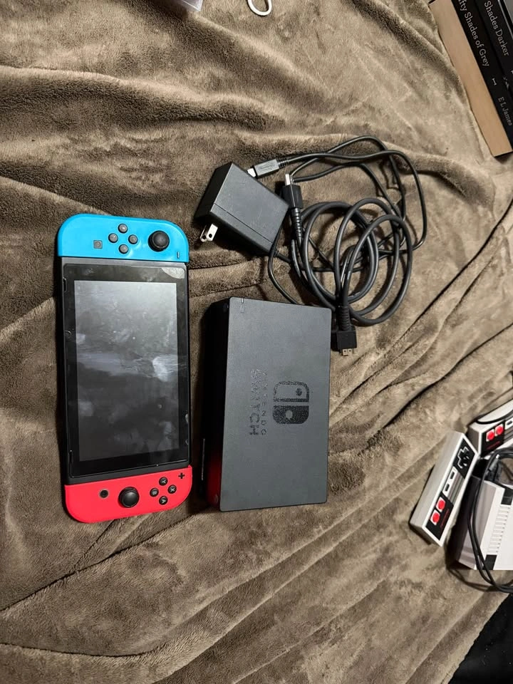Nintendo Switch - photo 2