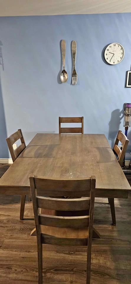 Dining table and 4 chairs