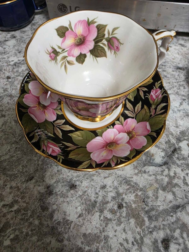 Royal Albert Teacup Saucer - photo 3