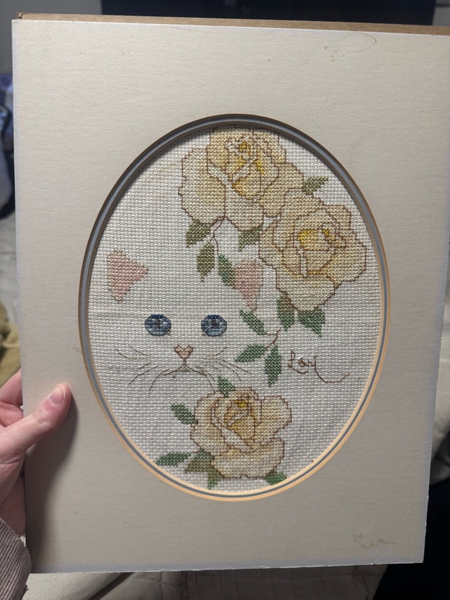 Cross Stitch Art: Cat Face with Yellow Roses
