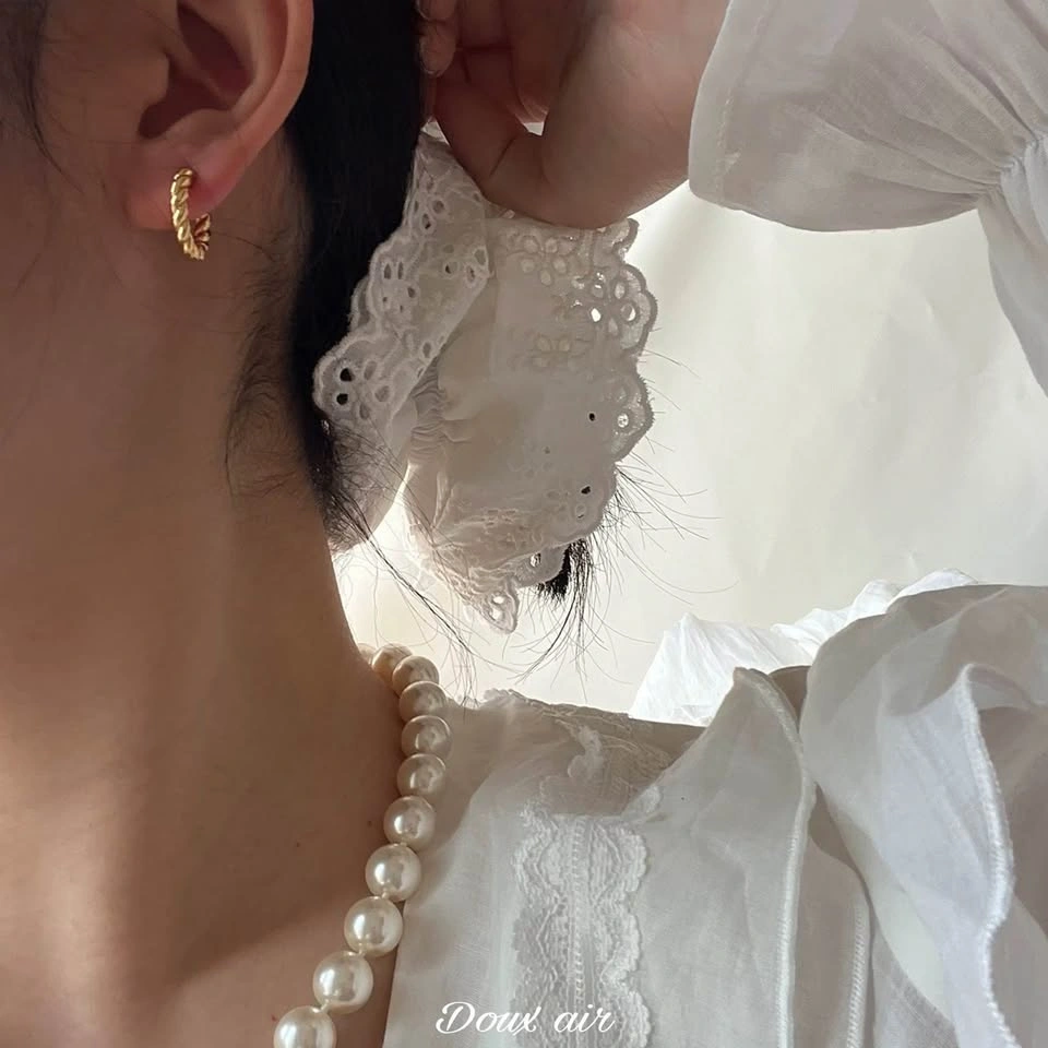 Gold Twisted Hoop Earrings – Chunky Minimalist Style – Brand New - photo 5