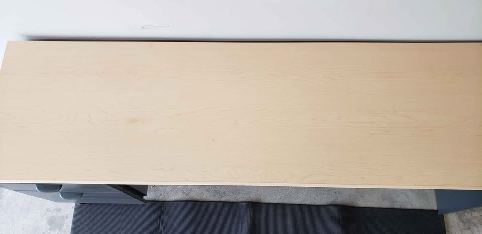 Desk - photo 2