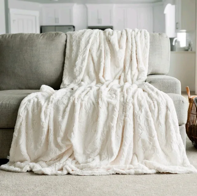 Faux Fur Throw Blanket image indicator(3)