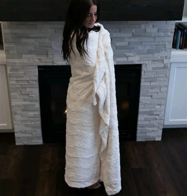 Faux Fur Throw Blanket image indicator(8)