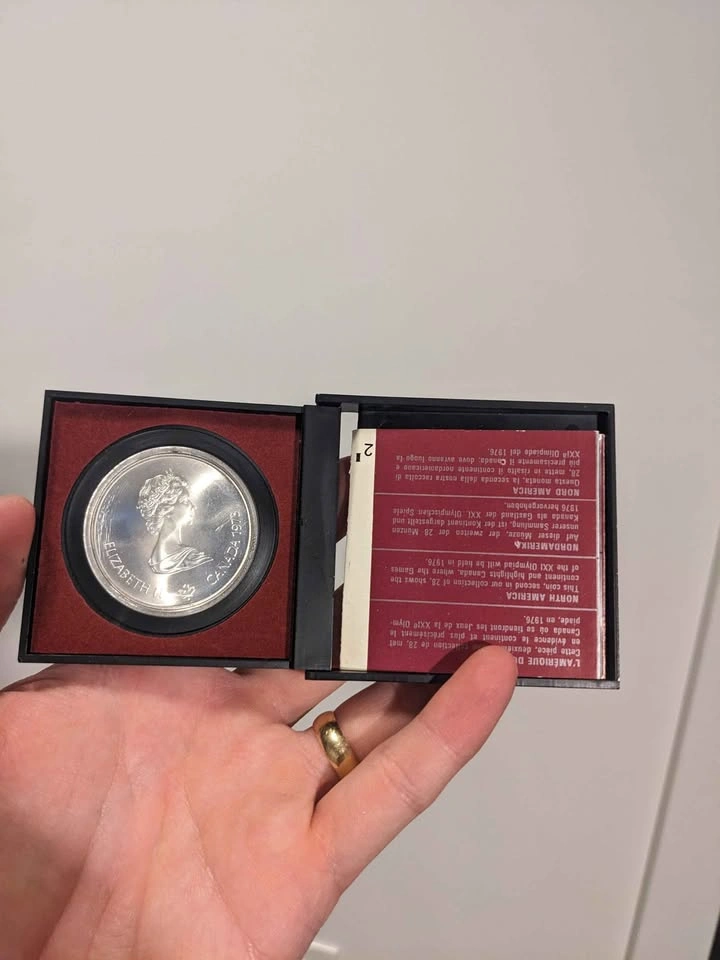 1976 Montreal Olympics Silver Coin - photo 2