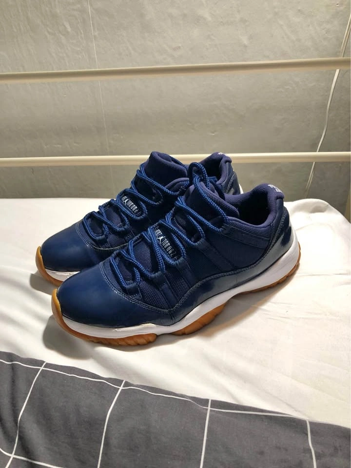 Jordan 11 Navy Blue Gum Low - Size 10