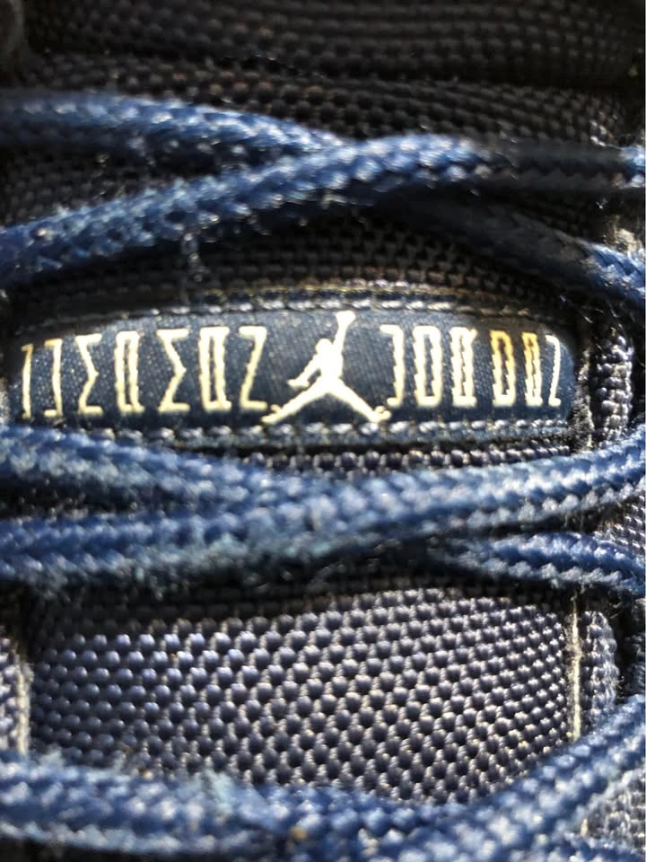 Jordan 11 Navy Blue Gum Low - Size 10 - photo 4