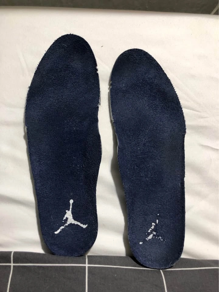 Jordan 11 Navy Blue Gum Low - Size 10 - photo 5