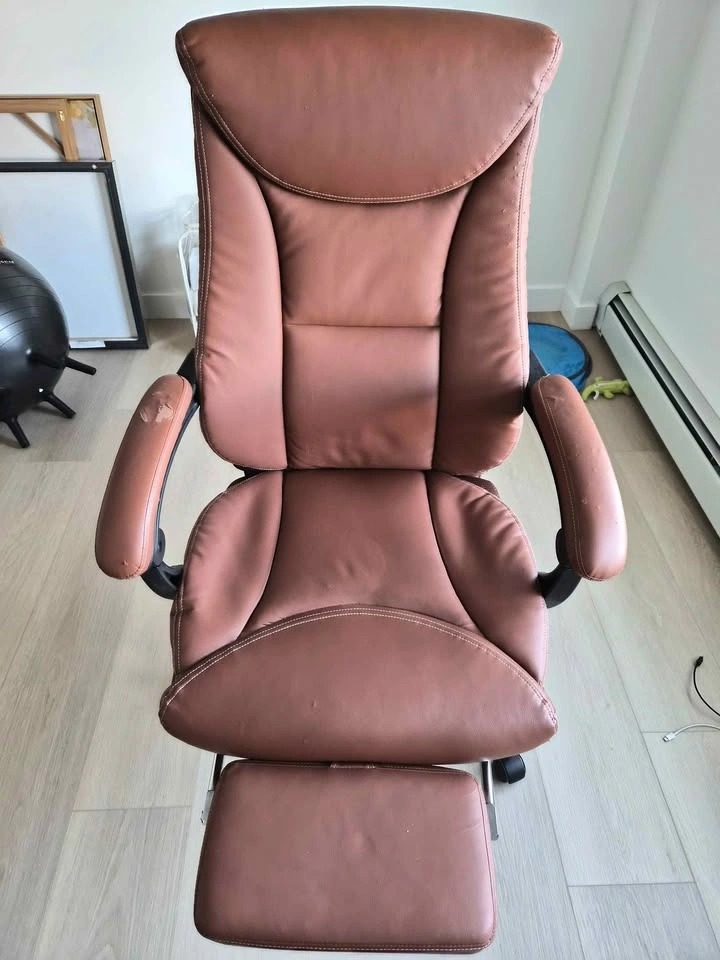 Comfortable Office Chair with Extendable Footrest – Good Conditi - photo 2