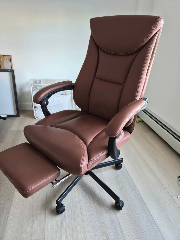Comfortable Office Chair with Extendable Footrest – Good Conditi - photo 3