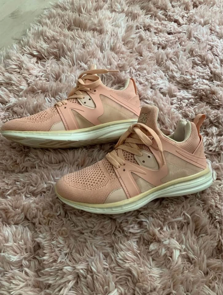 Lululemon Ascend Runners SZ 8.5 - photo 2