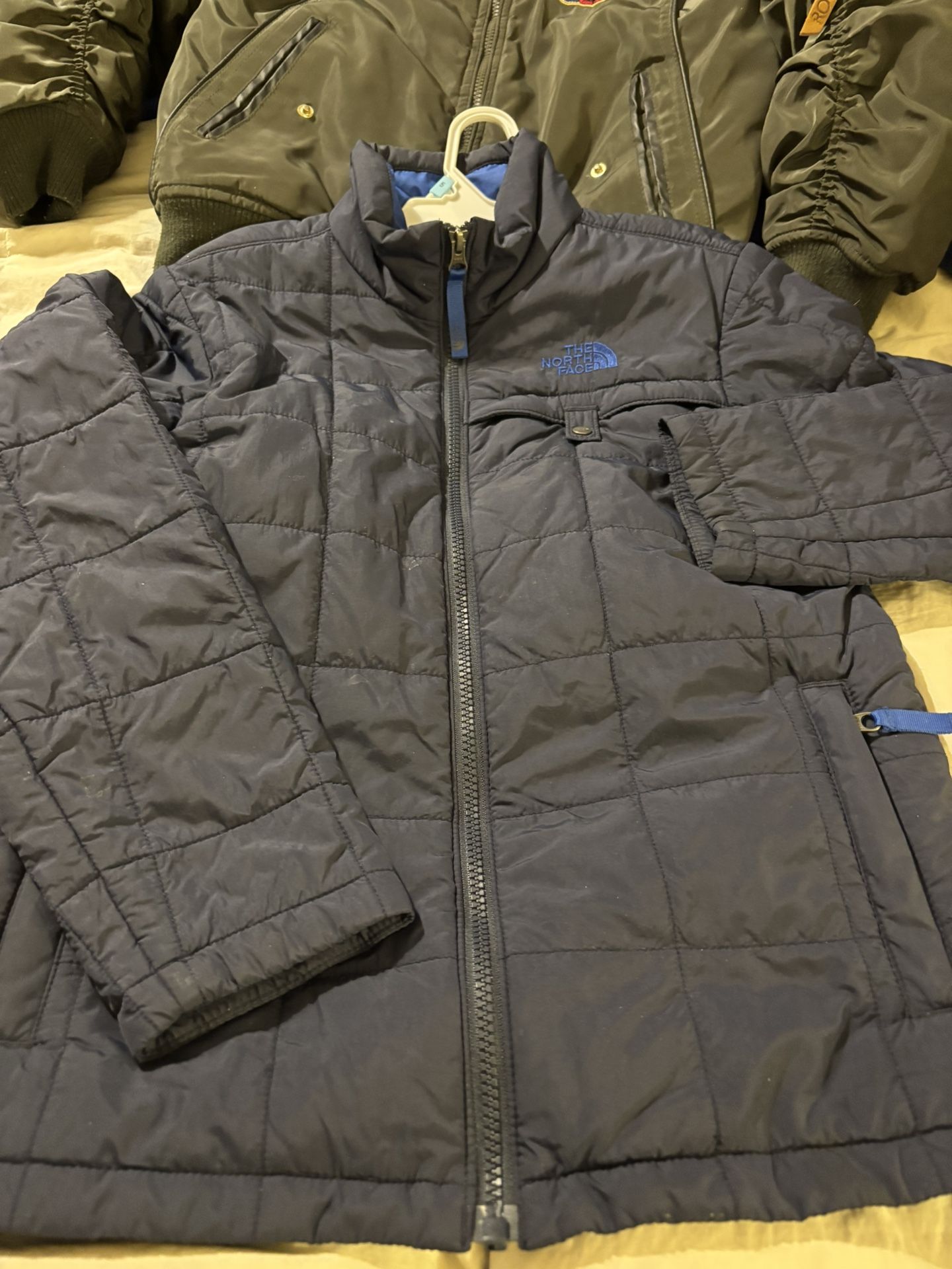 Dark Blue North Face Jacket. Size 10/12 - photo 2