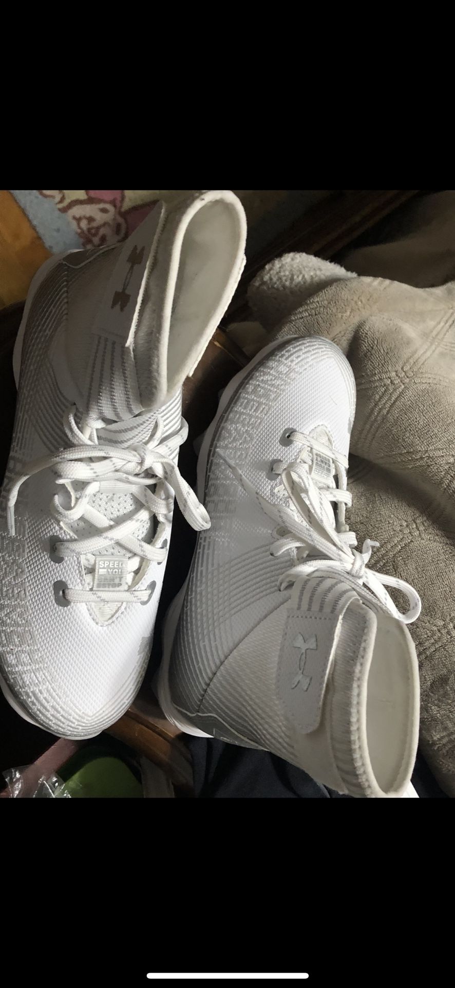 Under Armour Football Cleats - Youth Size 5 - photo 3
