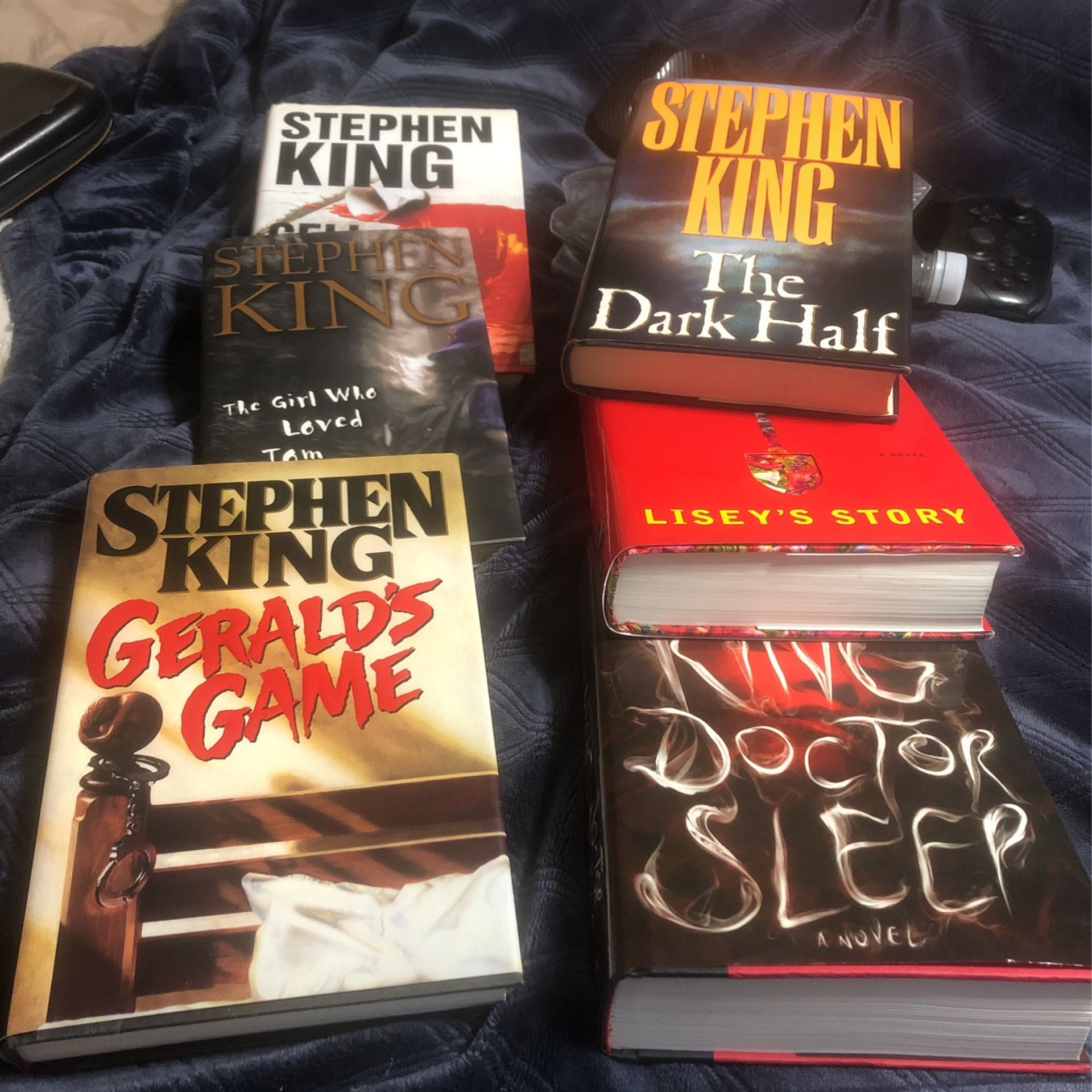 6 Stephen King Hardcover Books