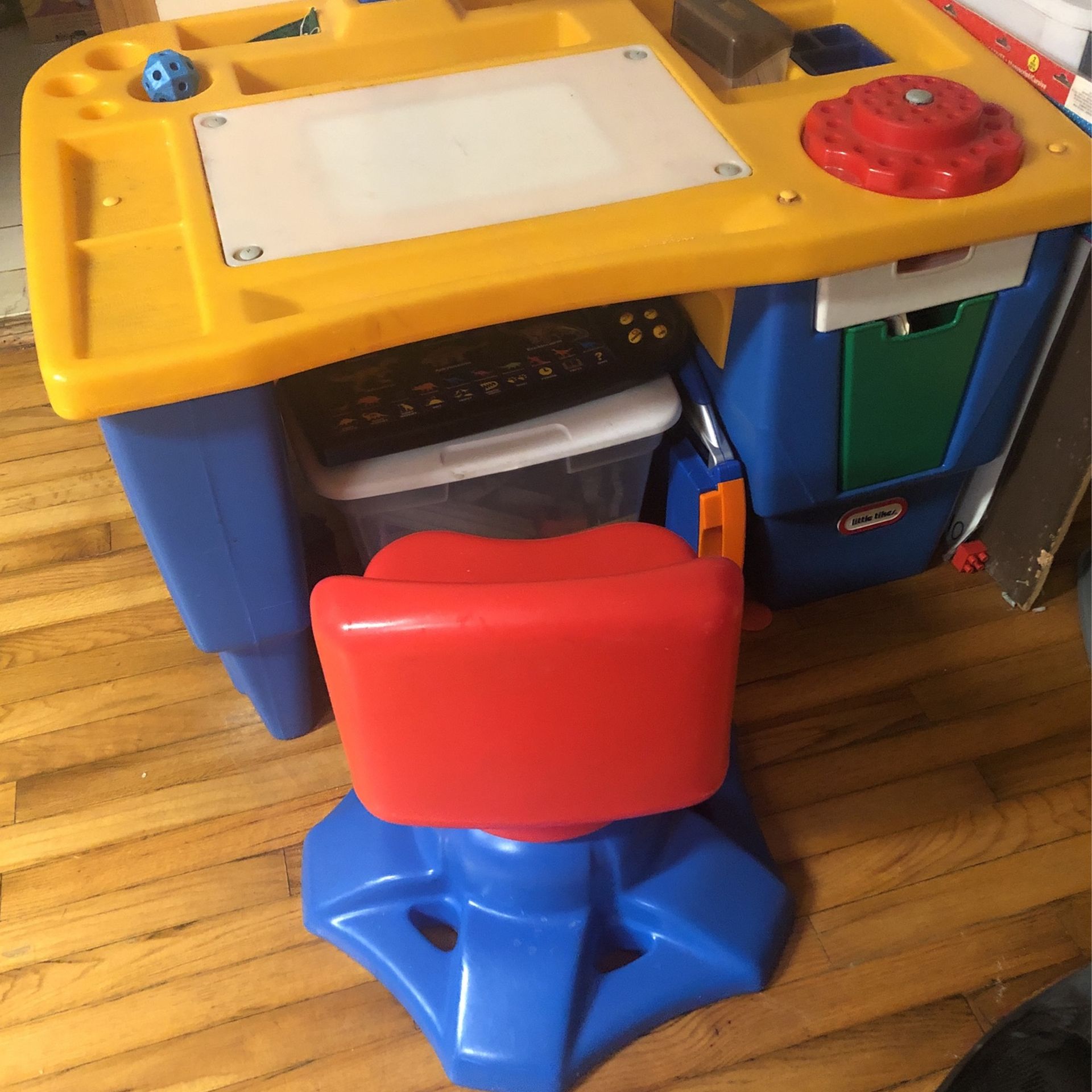 Little Tikes Larger Size Desk & Chair - photo 2