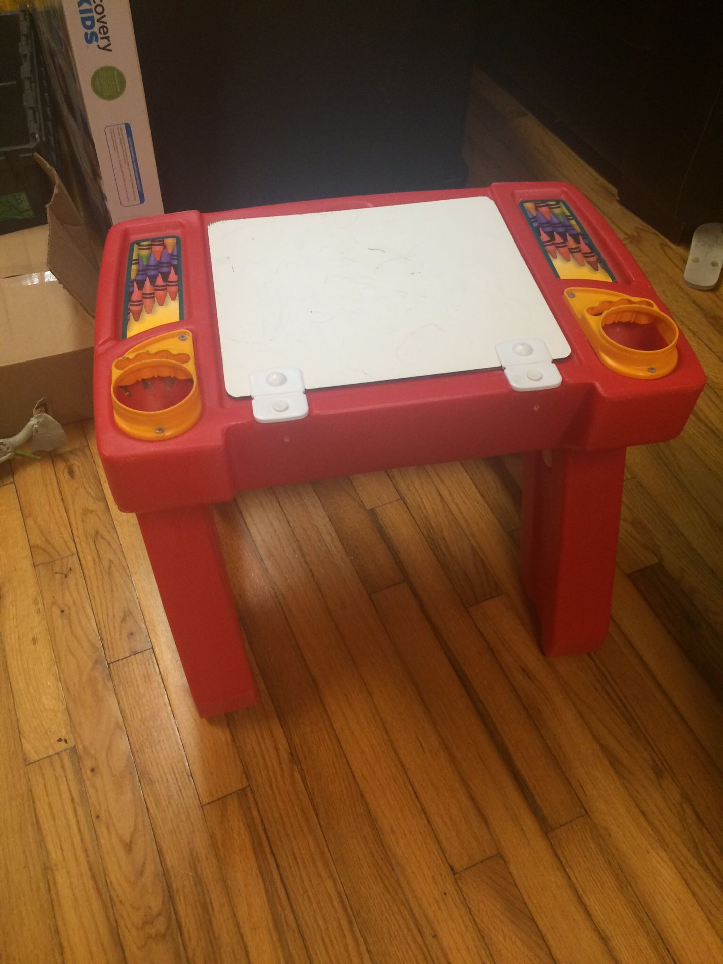Child's sturdy desk - photo 2