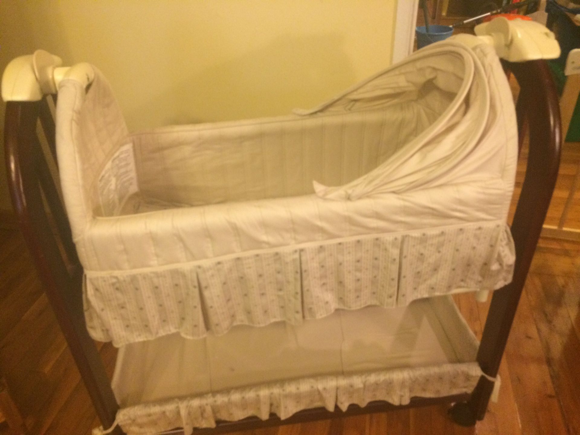 Eddie Bauer Bassinet