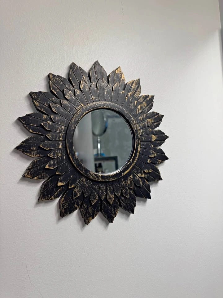 Small decorative mirror