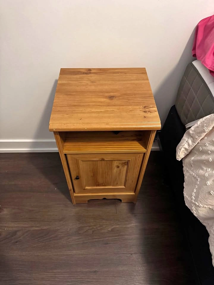 Bedside table/nightstand