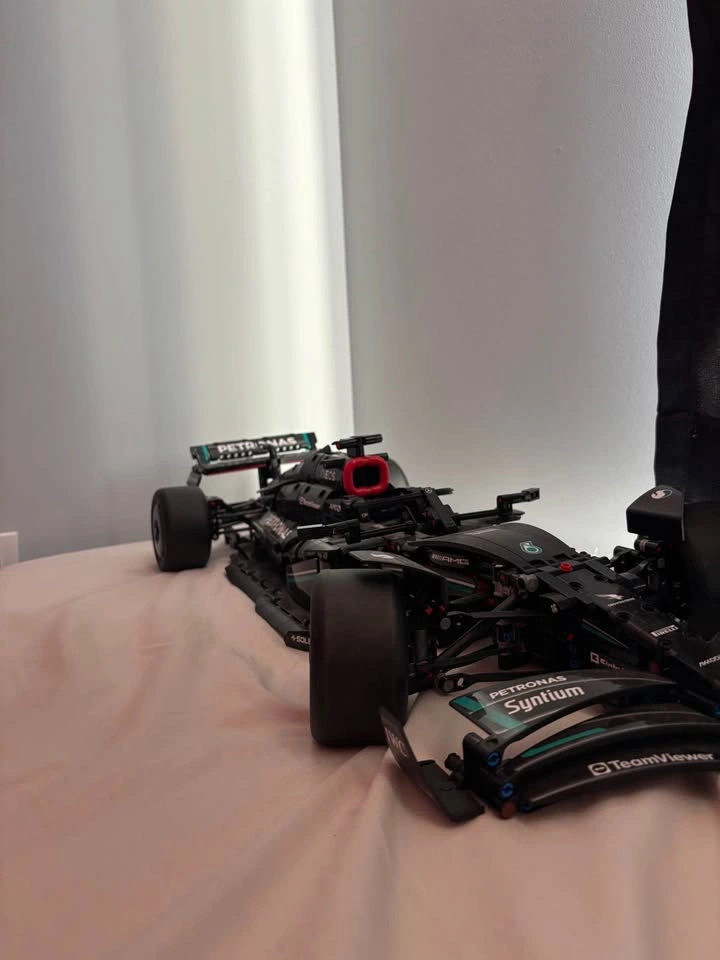 Lego F1 W14 Car - photo 2