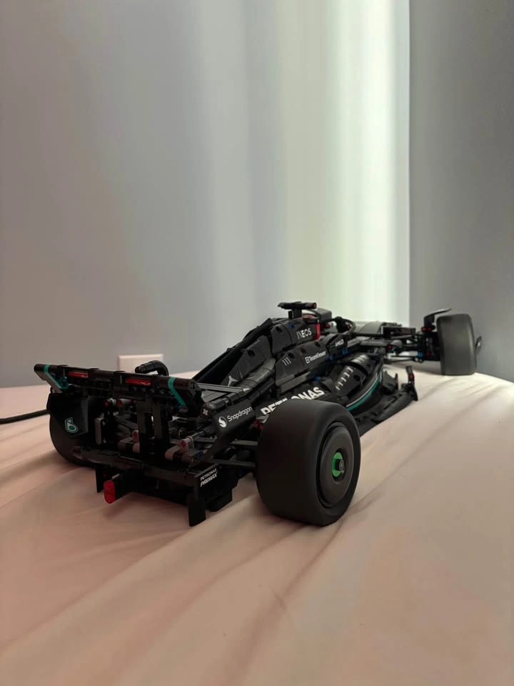 Lego F1 W14 Car - photo 3