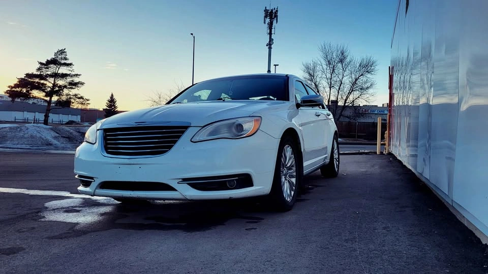 2013 Chrysler 200 Limited - 3.6L V6 - photo 3