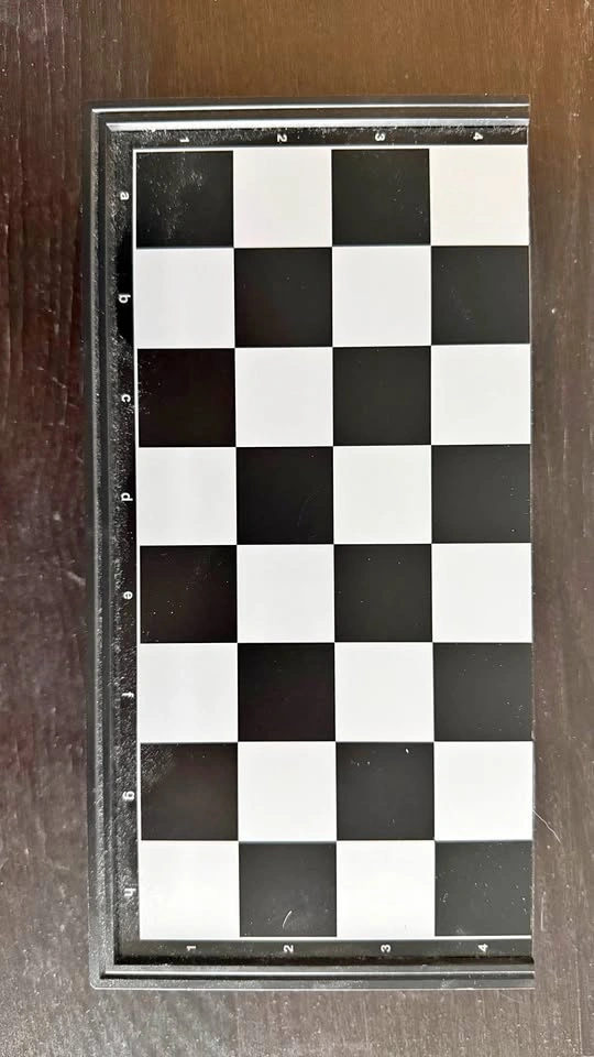 MAGNETIC CHESS BOARD