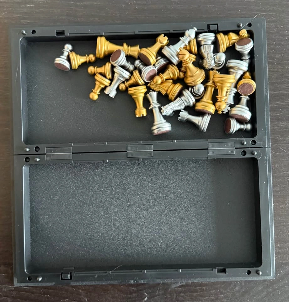 MAGNETIC CHESS BOARD - photo 3