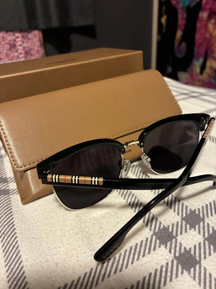 Burberry Sunglasses With Case + Box - photo 3