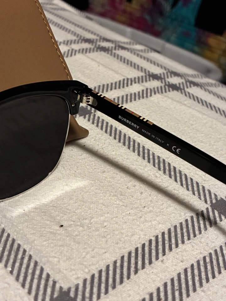 Burberry Sunglasses With Case + Box - photo 4