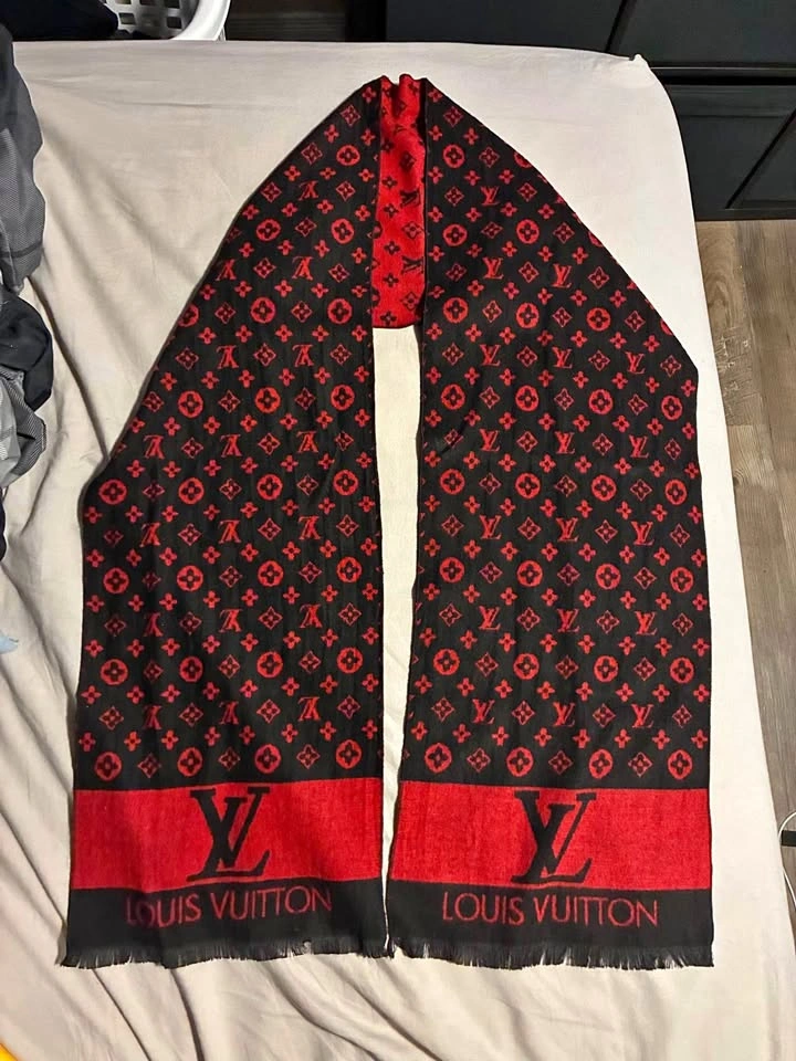Louis Vuitton Logomania Reversible Scarf - photo 3