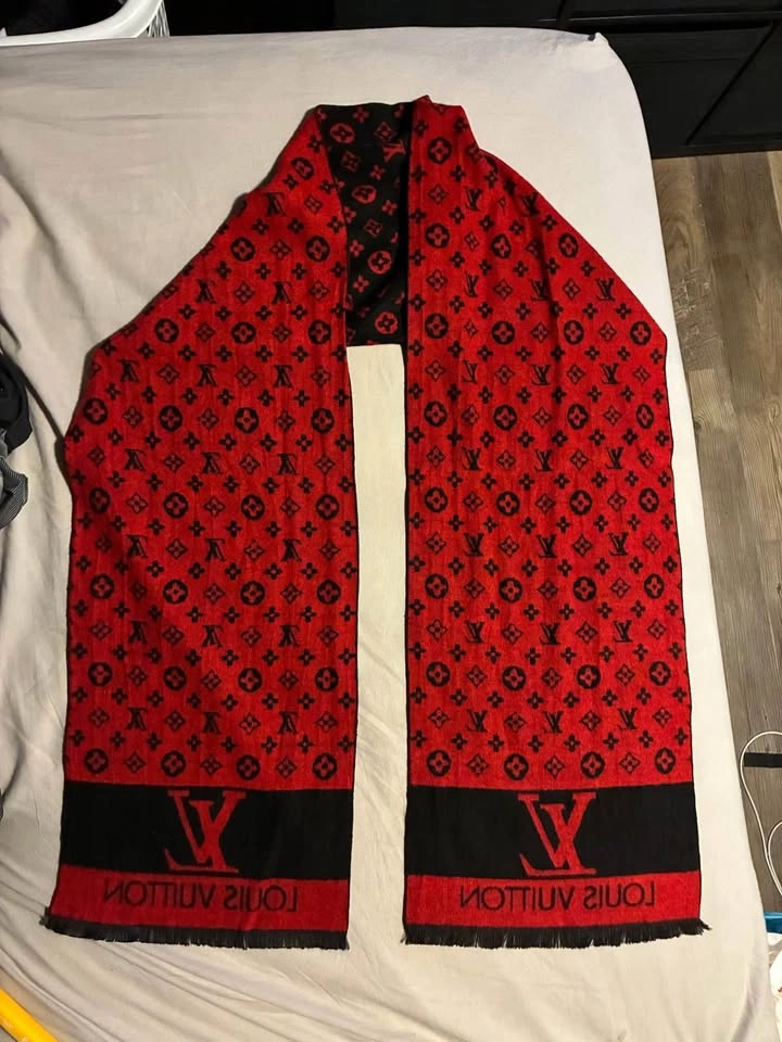 Louis Vuitton Logomania Reversible Scarf - photo 2
