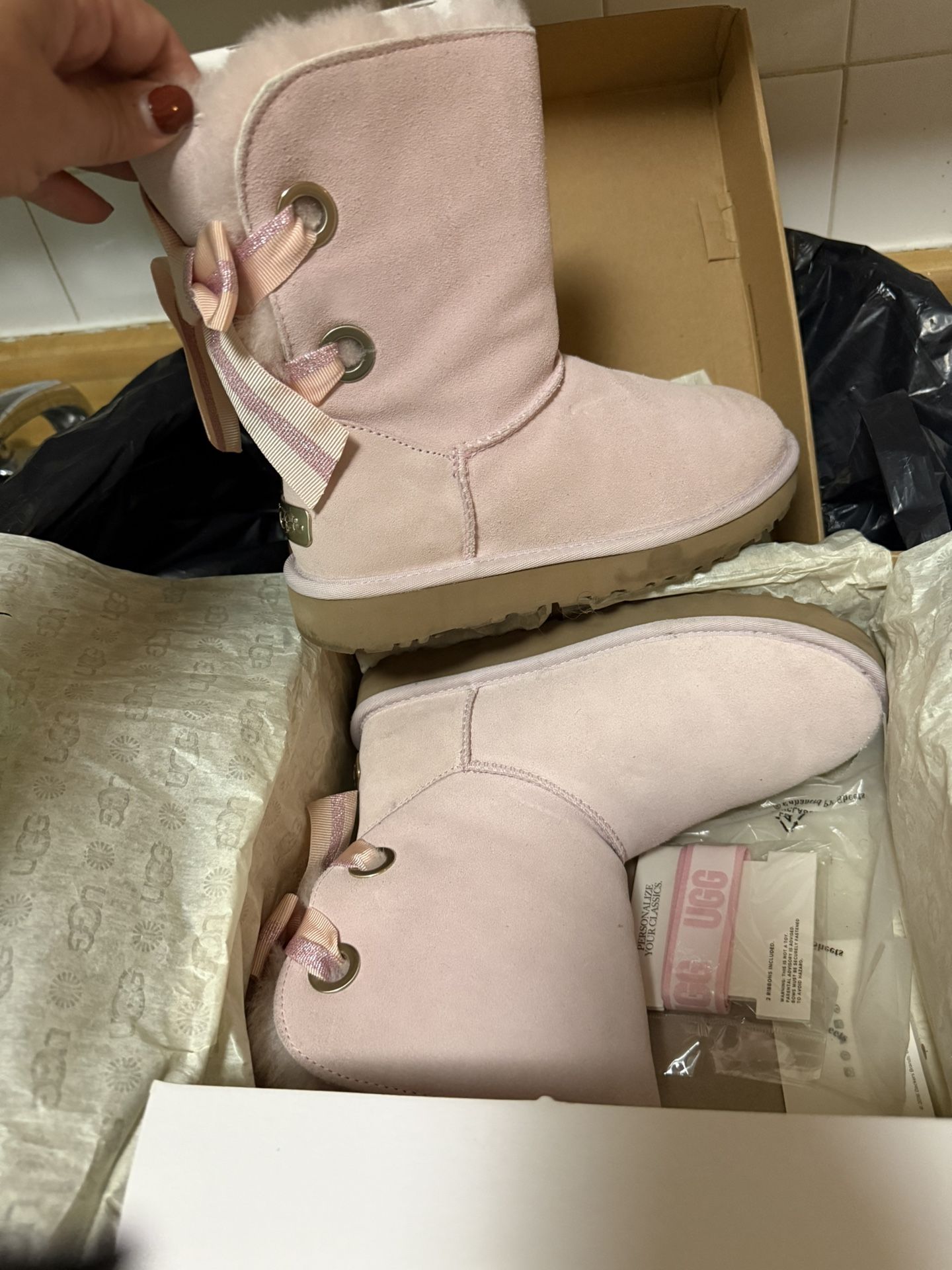 EUC Women’s Ugg Bow tie Boots Pink - photo 3