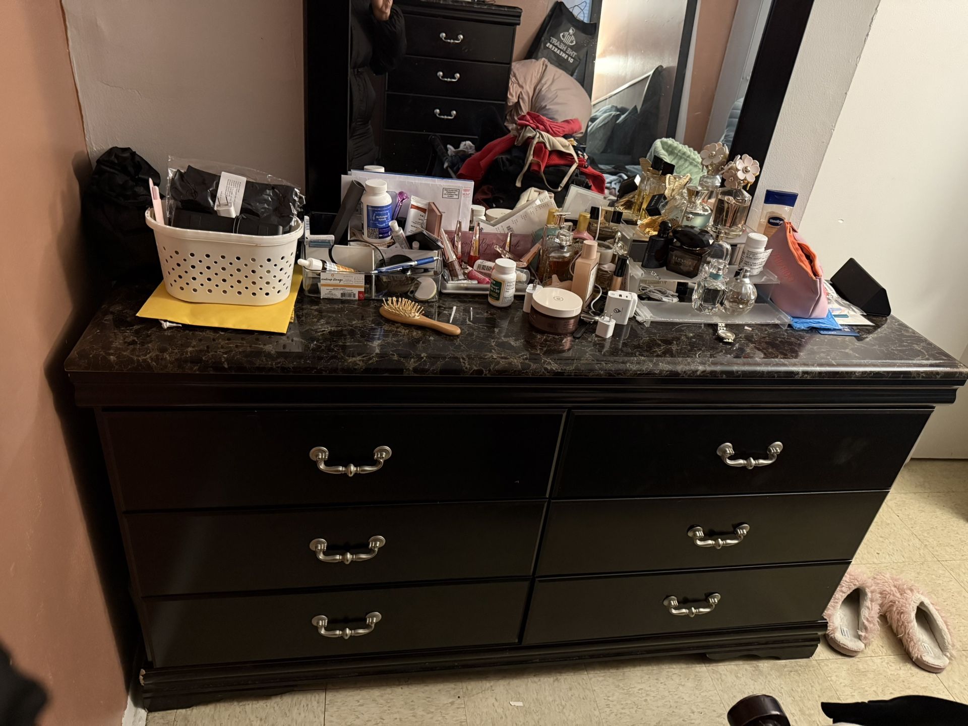 Women’s Dresser EUC - photo 2