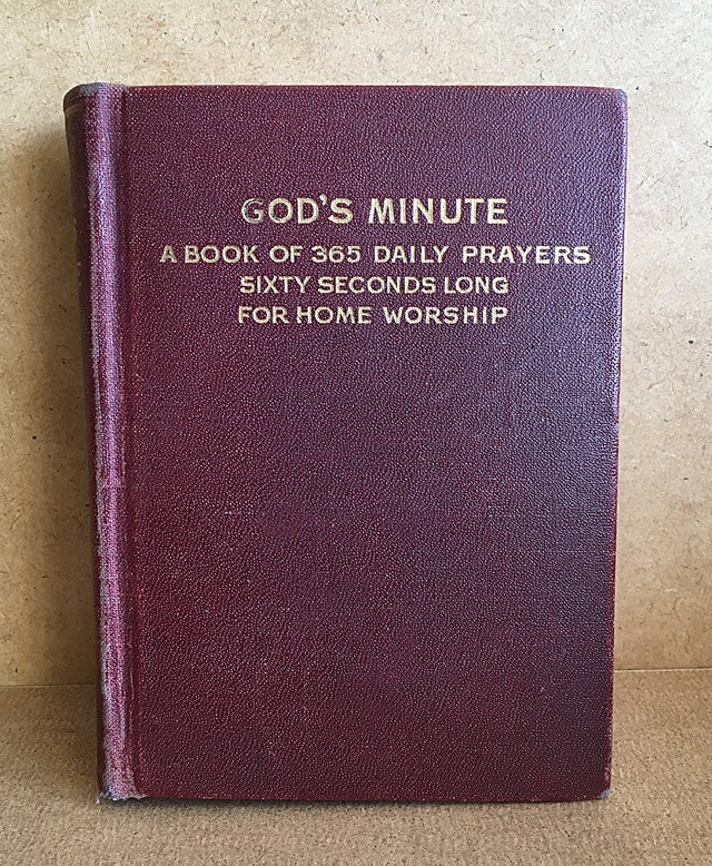 God's Minute: 365 Daily Prayers for Home Worship (1916)