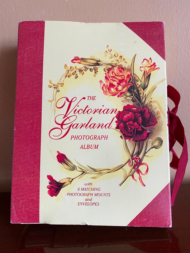Victorian Garland Photograph Album - Cream & Deep Red Floral