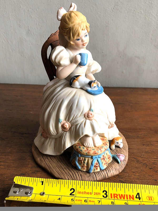 Sandra Kuck Figurine "Taking Tea" Heartstrings Collection - photo 2