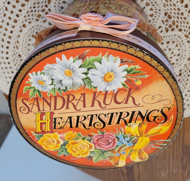 Sandra Kuck Figurine "Taking Tea" Heartstrings Collection - photo 5