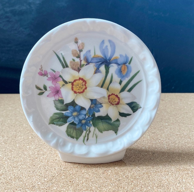 Vtg. Sarah Jane Fine Bone China small standing decorative plate