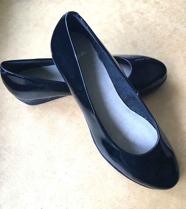 Clarks Footwear Dark Blue Ladies shoes in like new condition 5.5