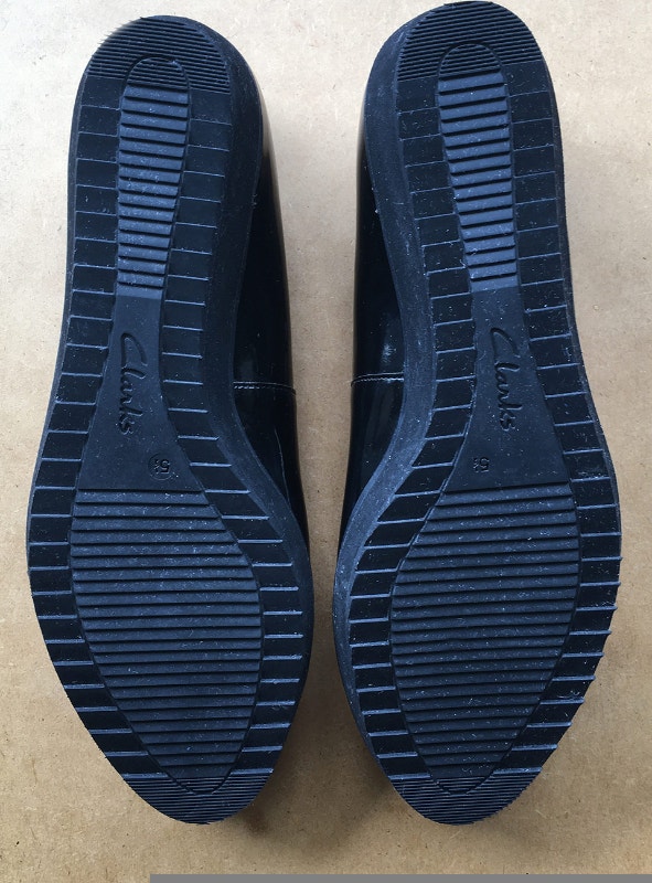 Clarks Footwear Dark Blue Ladies shoes in like new condition 5.5 - photo 3