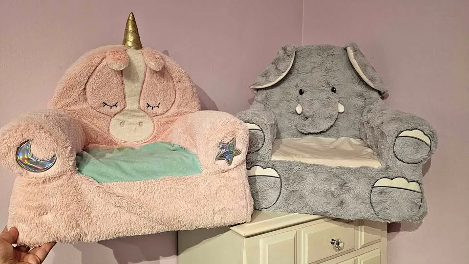 2 toddler chairs thumbnail
