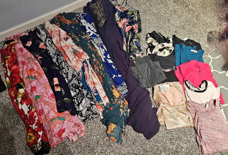 Womens lot mixed clothes thumbnail